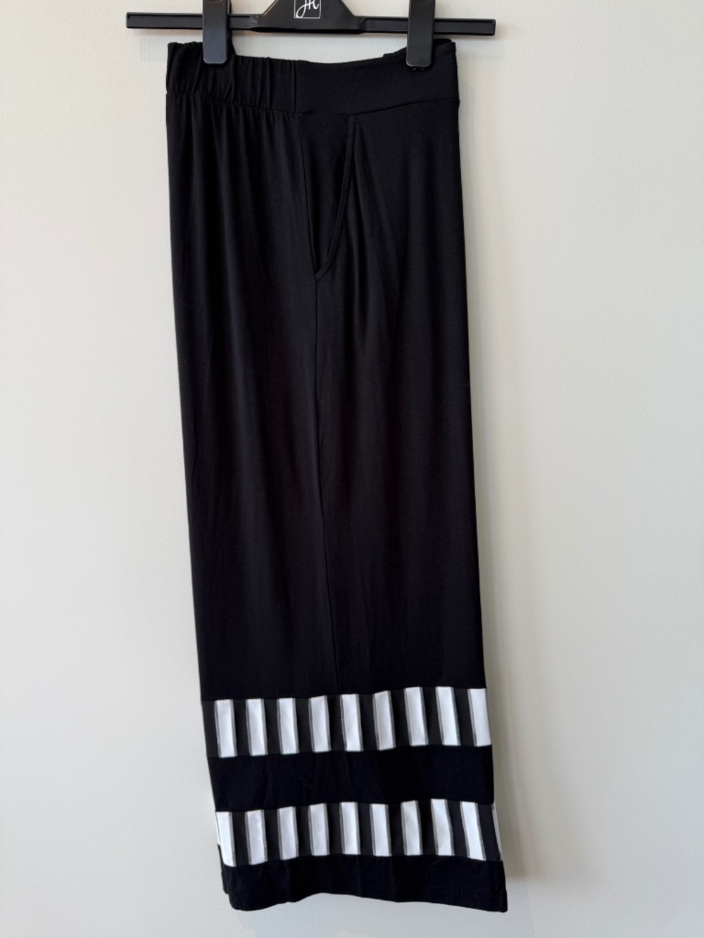 NWT Ever Sassy Black Cropped Pants | Chic Stripe Hem | Pull-On Stretch | Size L - Picture 2 of 5